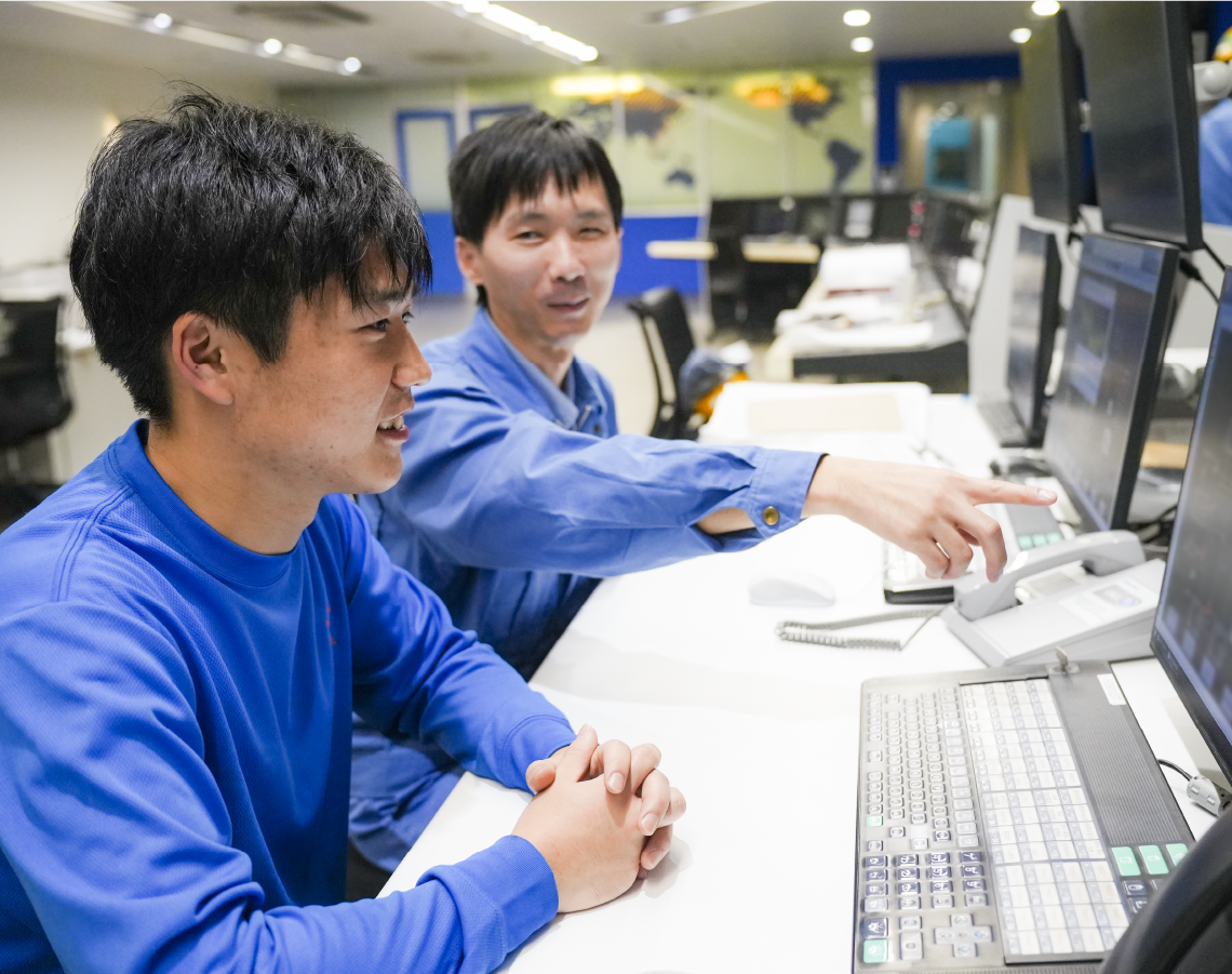 働く社員の画像